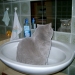 Sissy bei der Morgentoilette